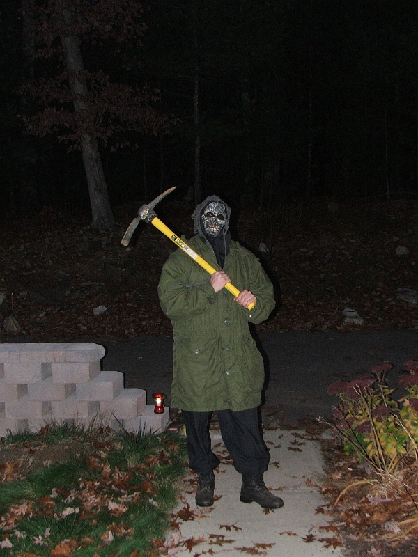 Fall 2009 074.jpg - Those hands are NOT very scary!!  (btw, there's a dismembered doll behind me on the ground! ;)